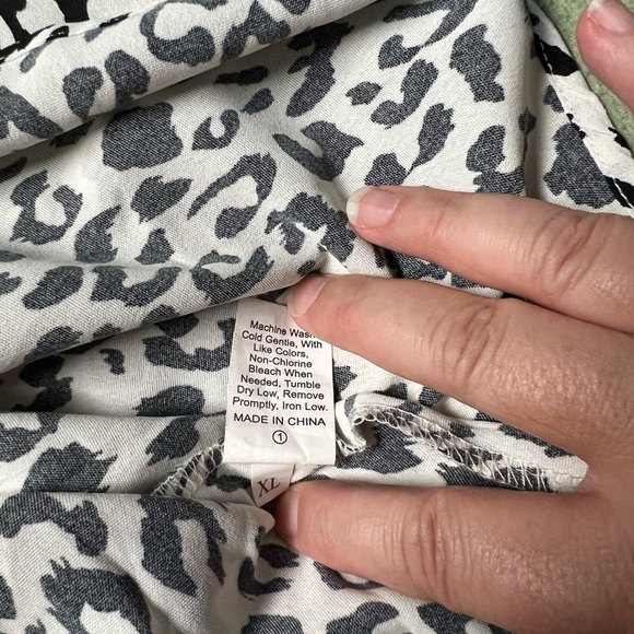 NWOT Wild Meets Whimsy Floral Embroidered Leopard Print Top Size XL - Picture 3 of 4